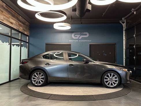 Used 2022 MAZDA MAZDA3 s image 2