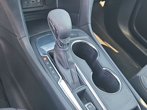 Used 2024 Chevrolet Equinox LT FWD image 29