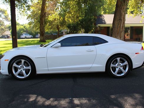 Used 2015 Chevrolet Camaro SS image 2