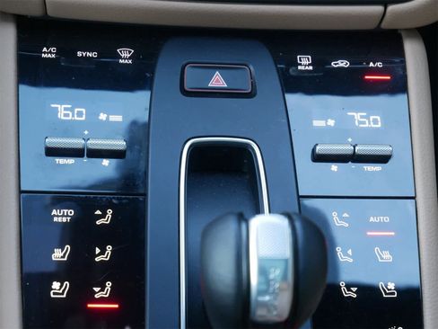 Certified 2024 Porsche Macan image 22