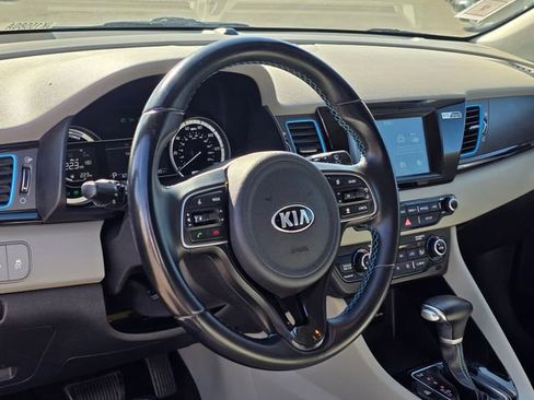 Used 2018 Kia Niro EX image 13