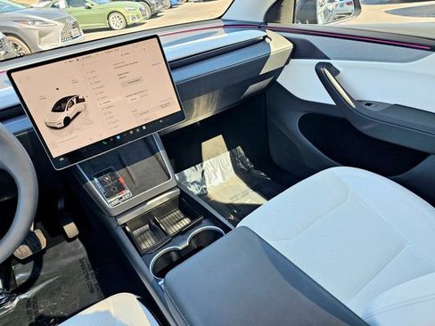 Used 2026 Tesla Model Y Long Range image 30