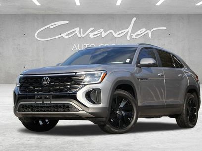 Used 2025 Volkswagen Atlas Cross Sport SE w/ Panoramic Sunroof Package