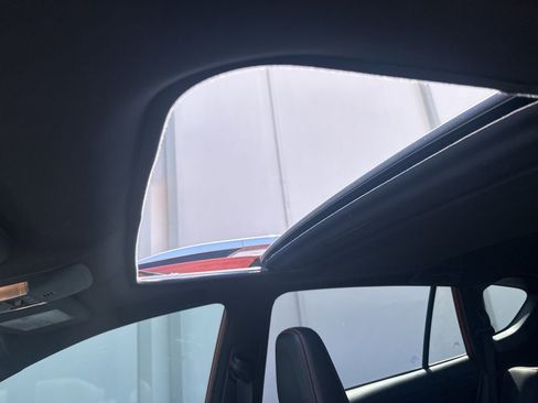 Used 2016 Toyota RAV4 SE image 5