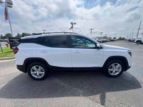 Used 2023 GMC Terrain SLE w/ Driver Convenience Package AWD/4WD image 4