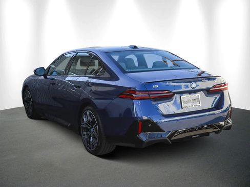 Used 2025 BMW i5 xDrive40 image 4