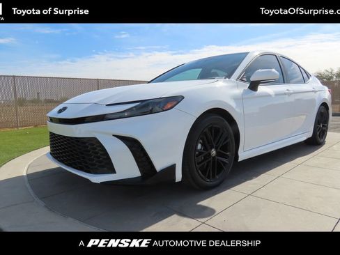Used 2025 Toyota Camry SE image 1