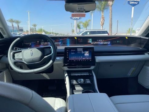 New 2026 Lincoln Nautilus Premier image 21