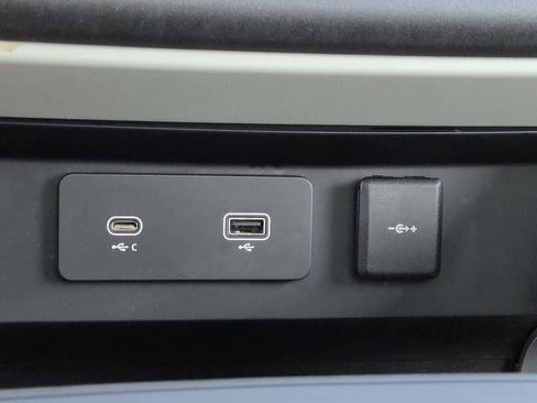 Used 2021 Land Rover Defender 110 S image 34