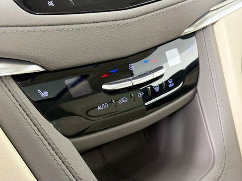 Used 2022 Cadillac XT5 Premium Luxury image 15