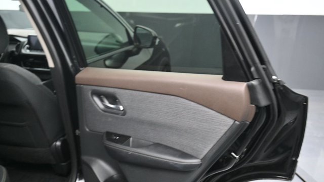 Used 2021 Nissan Rogue SV AWD/4WD image 12