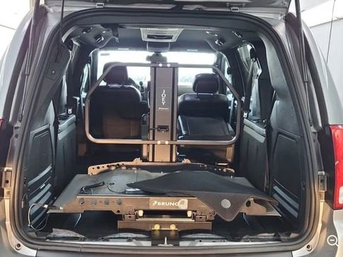 Used 2019 Dodge Grand Caravan GT image 2