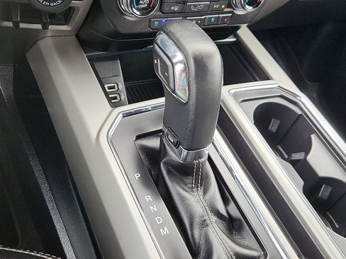 Used 2019 Ford F150 Lariat w/ Equipment Group 502A Luxury AWD/4WD image 13