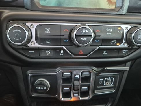 Used 2022 Jeep Gladiator Sport AWD/4WD image 15