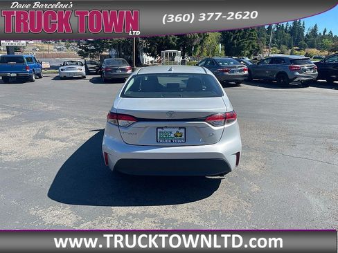 Used 2023 Toyota Corolla LE FWD image 4