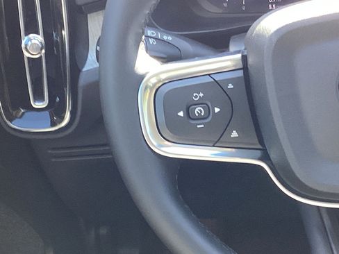 Certified 2025 Volvo XC40 B5 Core w/ Protection Package Premier image 19