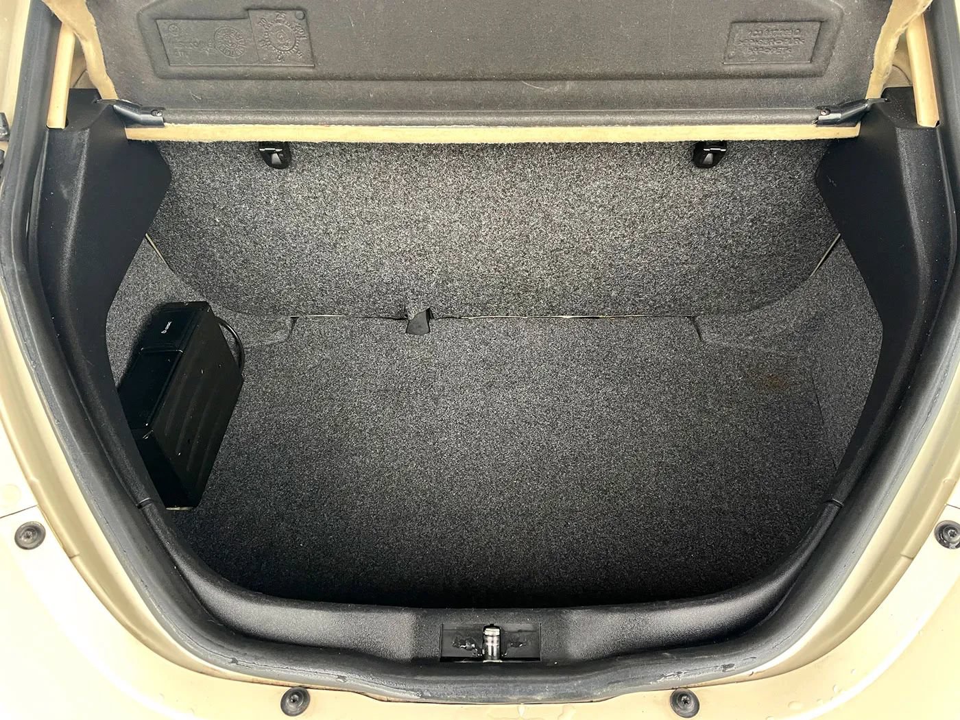 Used 2010 Volkswagen Beetle Coupe FWD image 6