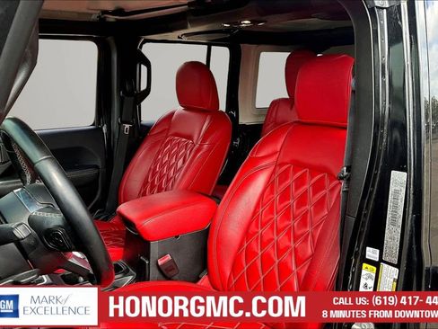 Used 2019 Jeep Wrangler Unlimited Sahara AWD/4WD image 20