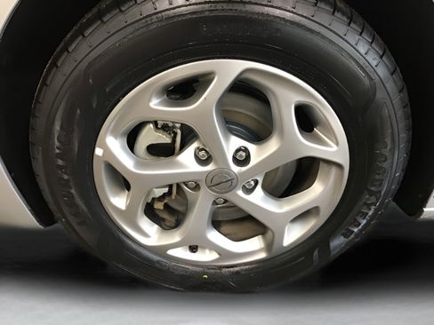 Used 2024 Chrysler Pacifica Limited FWD image 9
