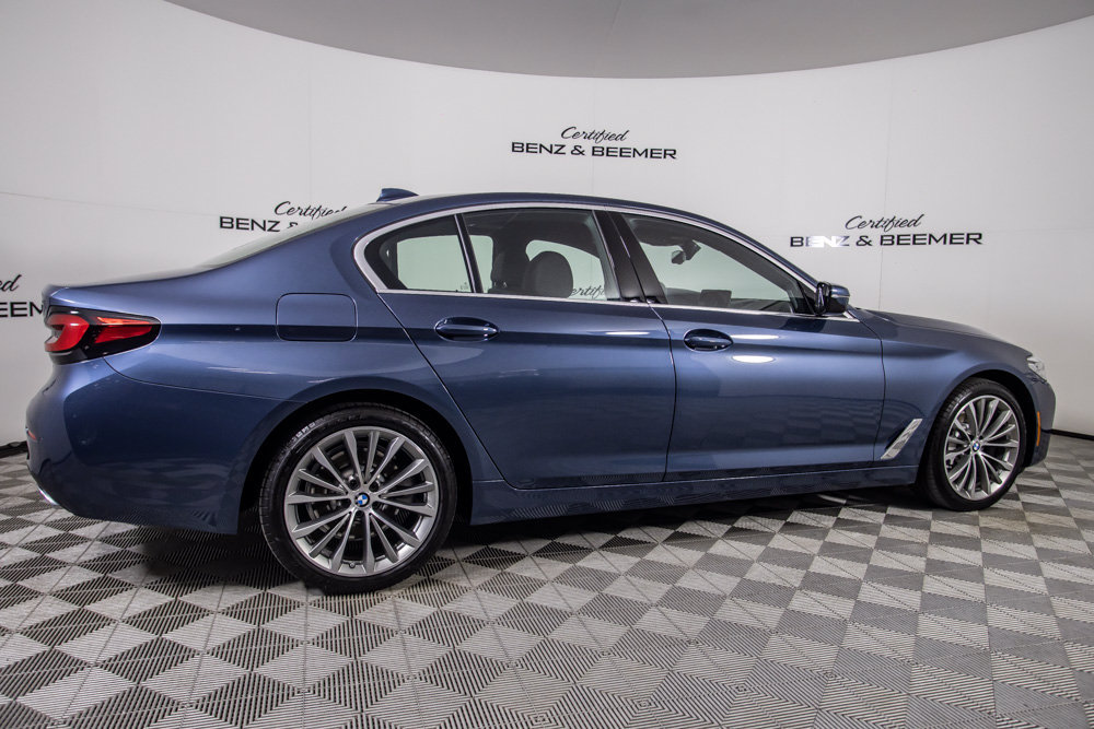 Used 2023 BMW 530i w/ Premium Package RWD image 3