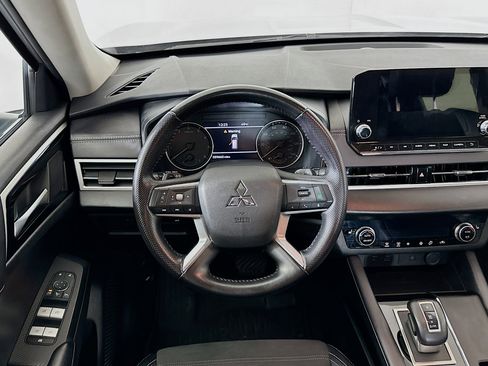 Used 2024 Mitsubishi Outlander SE image 18