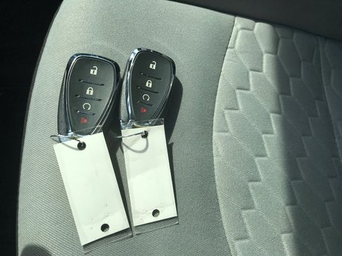 Used 2020 Chevrolet Equinox LS w/ LS Convenience Package image 24