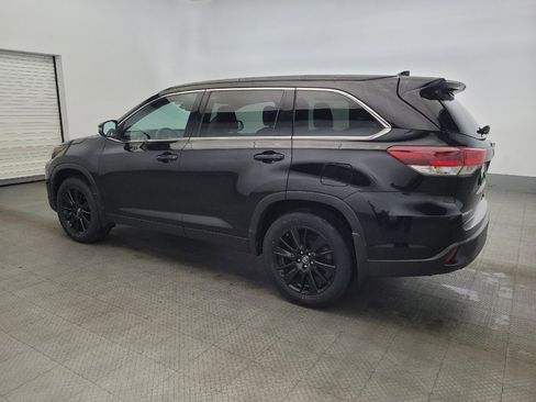 Used 2019 Toyota Highlander SE image 3
