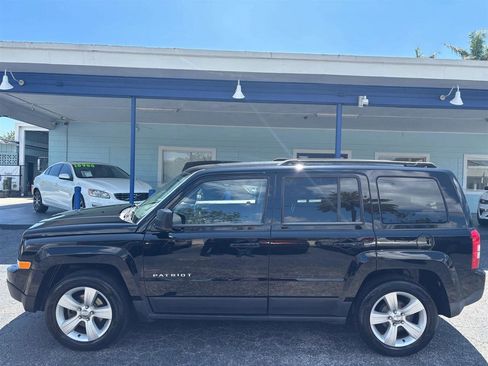 Used 2014 Jeep Patriot Latitude FWD image 2