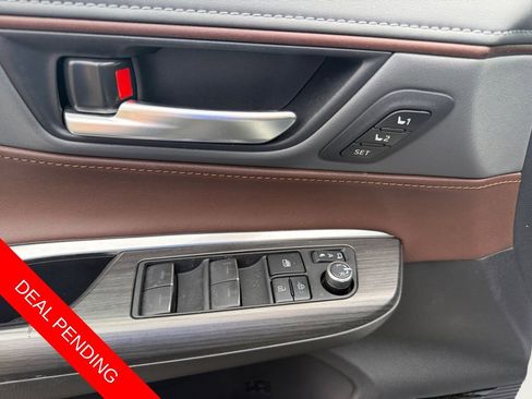 Used 2023 Toyota Venza XLE image 13