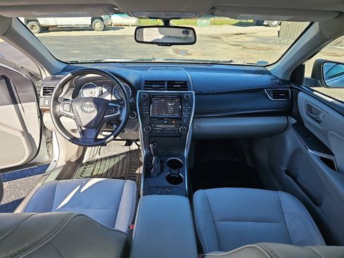 Used 2016 Toyota Camry XLE image 16