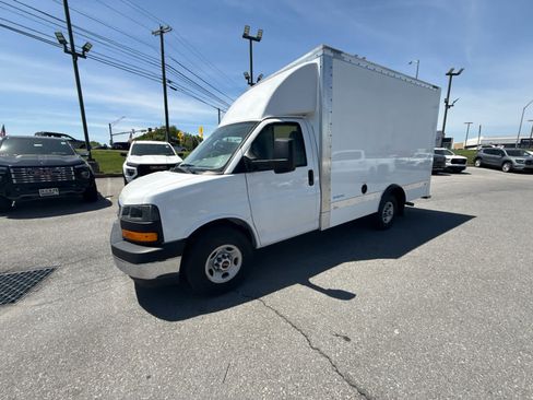 New 2025 GMC Savana 3500 w/ Power Convenience Package RWD image 3
