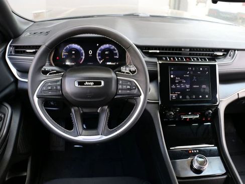 Used 2024 Jeep Grand Cherokee Laredo RWD image 21