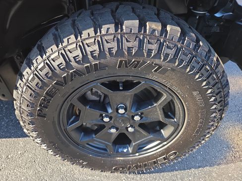 Certified 2022 Jeep Gladiator Sport AWD/4WD image 10