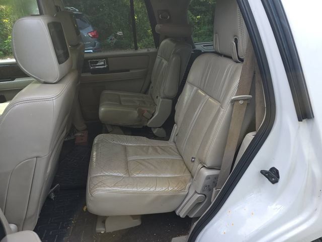 Used 2015 Lincoln Navigator 4WD image 28