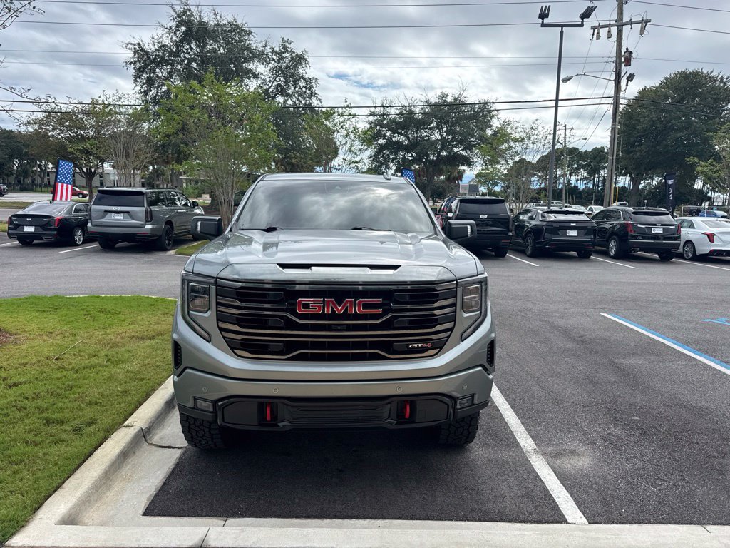 Used 2023 GMC Sierra 1500 AT4 w/ AT4 Preferred Package AWD/4WD image 4