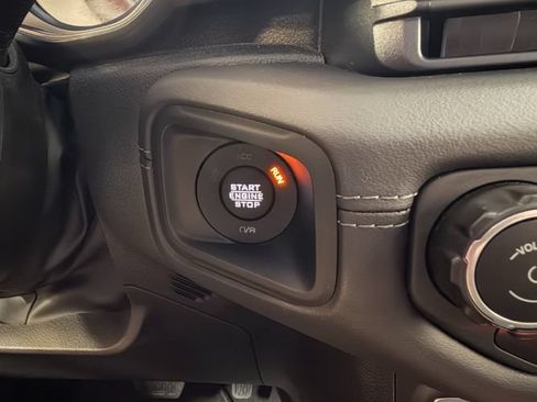 Used 2025 Jeep Wrangler Unlimited Sahara AWD/4WD image 19