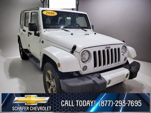 Used 2016 Jeep Wrangler Unlimited Sahara w/ Dual Top Group image 7