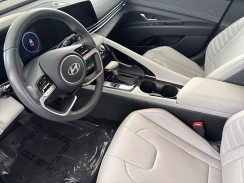 Used 2025 Hyundai Elantra Limited FWD image 21