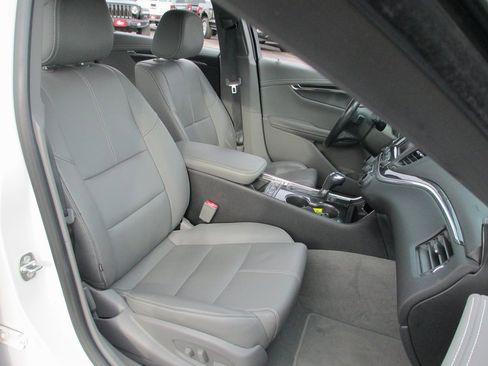 Used 2019 Chevrolet Impala LT w/ LT Leather Package image 16