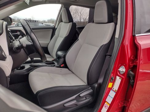 Used 2016 Toyota RAV4 XLE image 2