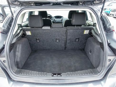 Used 2018 Ford Focus SE w/ SE Winter Package image 11