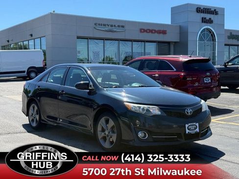 Used 2012 Toyota Camry SE w/ Leather Pkg FWD image 1