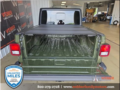 Used 2023 Jeep Gladiator Sport AWD/4WD image 6