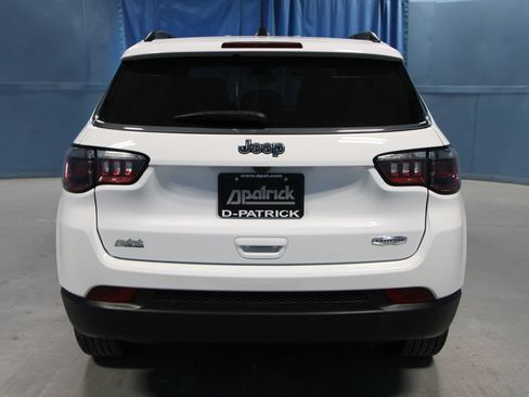 Used 2022 Jeep Compass Latitude FWD image 31