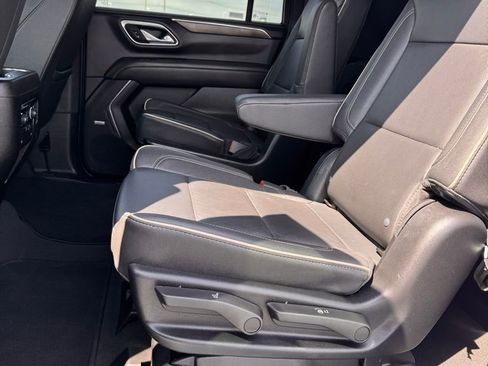 Used 2023 Chevrolet Suburban Premier AWD/4WD image 12