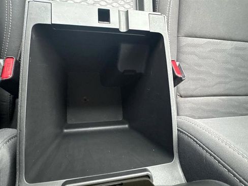 Used 2024 Nissan Frontier SV image 31