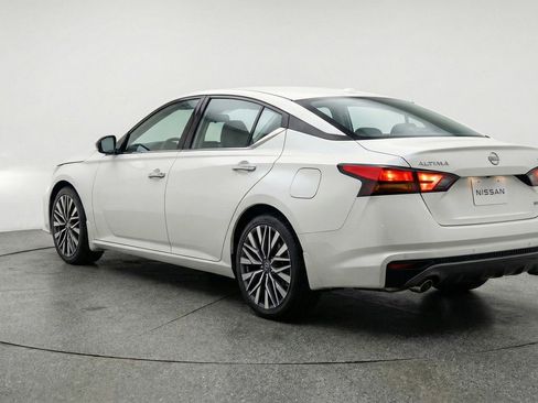 Used 2025 Nissan Altima 2.5 SV image 6