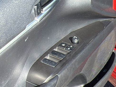 Used 2023 Toyota Camry SE image 9