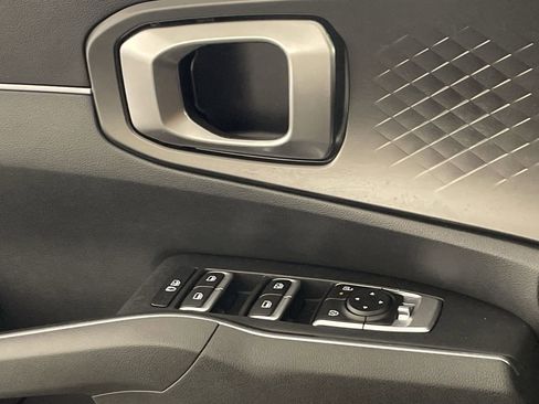 Used 2024 Kia Sorento S image 16