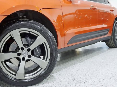 Used 2025 Porsche Macan image 4